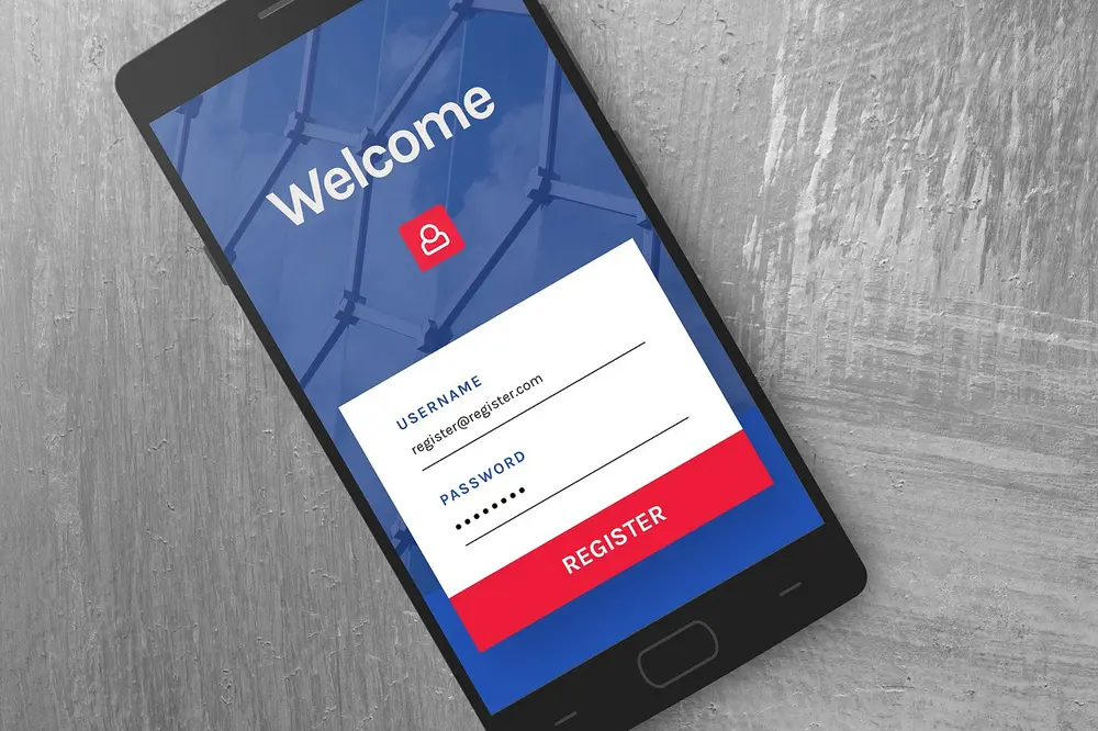 usuário interagindo com um aplicativo web progressivo em smartphone